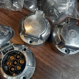 سوکت تریلی مادگی 7 فیش